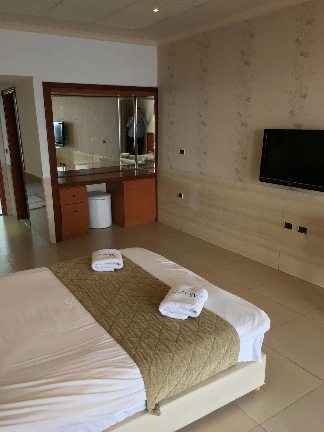 Sawary Beach Hotel Batroun Extérieur photo