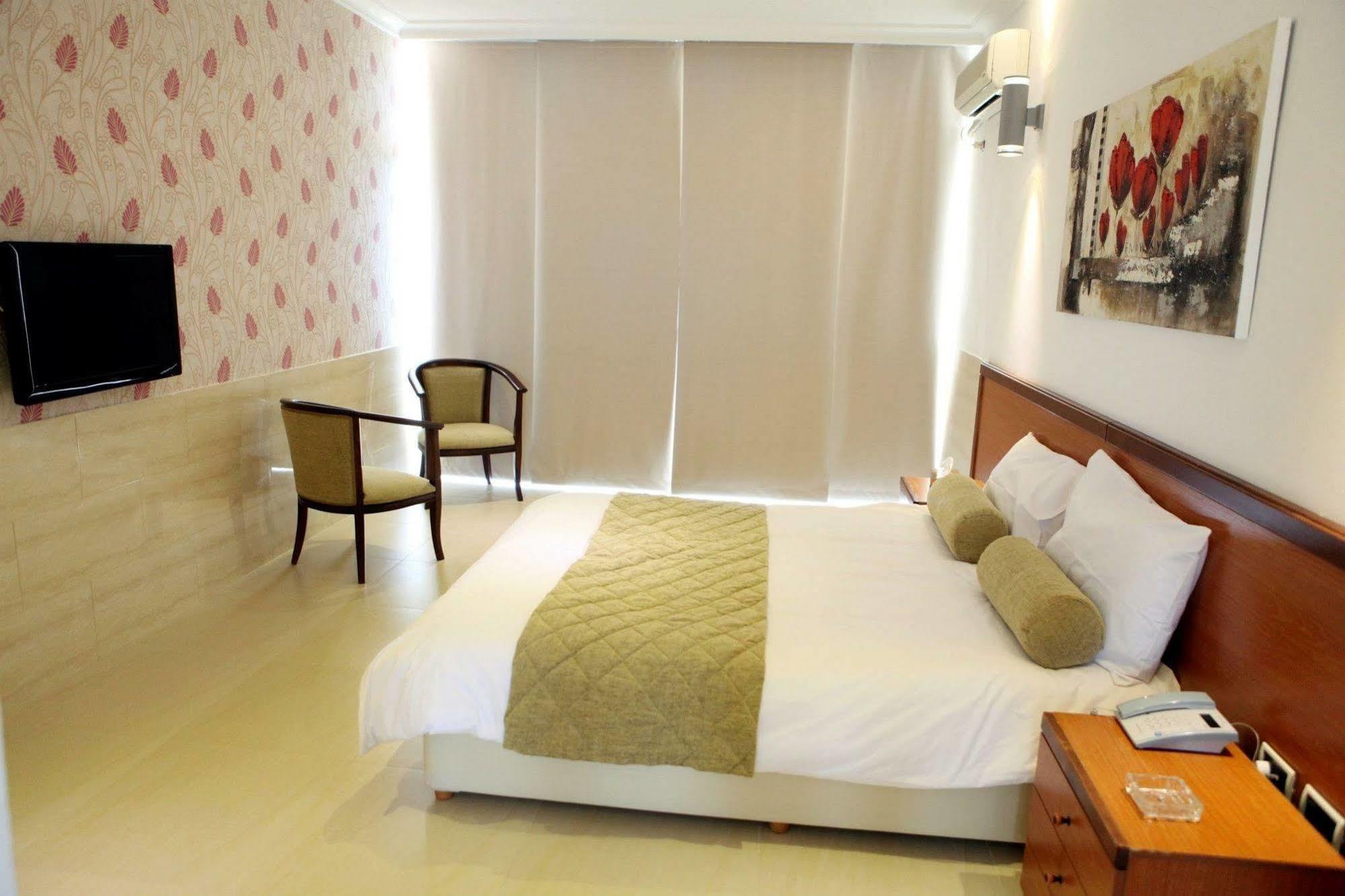 Sawary Beach Hotel Batroun Extérieur photo