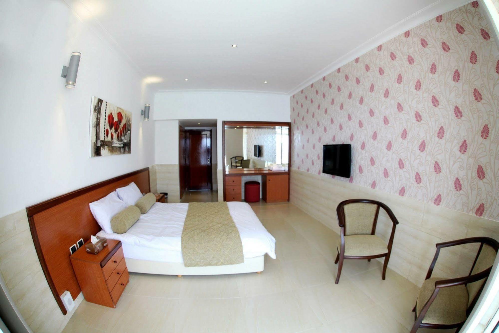 Sawary Beach Hotel Batroun Extérieur photo